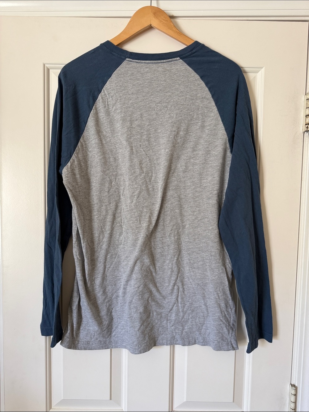 Men’s RVCA Two-Tone Raglan Long Sleeve Tee - Picture 3 of 5